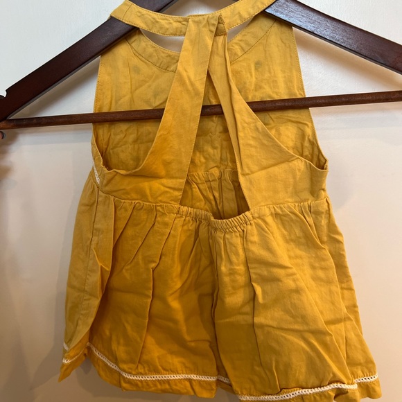 Cute mustard top with flowers - Picture 5 of 7